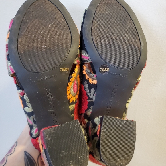 Floral paisley embroidered slip on mules - Picture 6 of 9